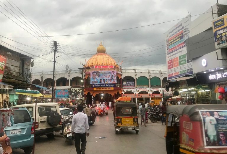 लातूर येथे आझमगंज गोलाई, परिसरातील पथ विक्रेत्यांची बैठक संपन्न..