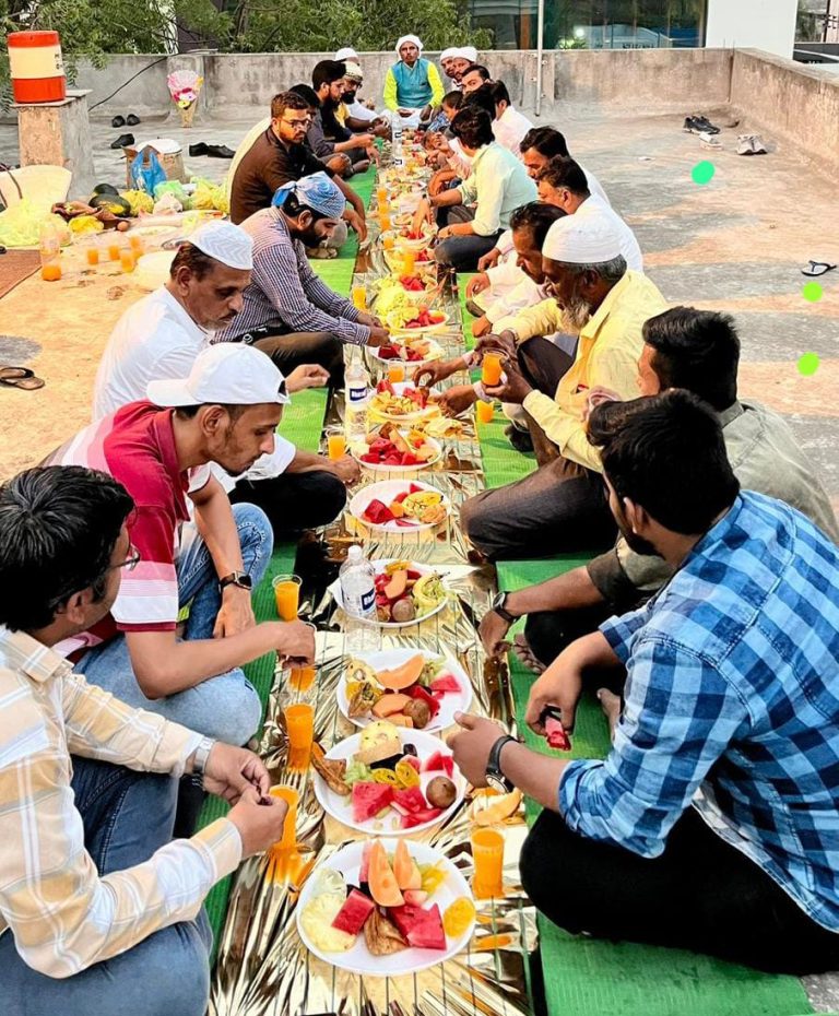 विद्युत निरीक्षक कार्यालय बीड येथे  पवित्र रमजान  इफ्तार  पार्टी चे  आयोजन.