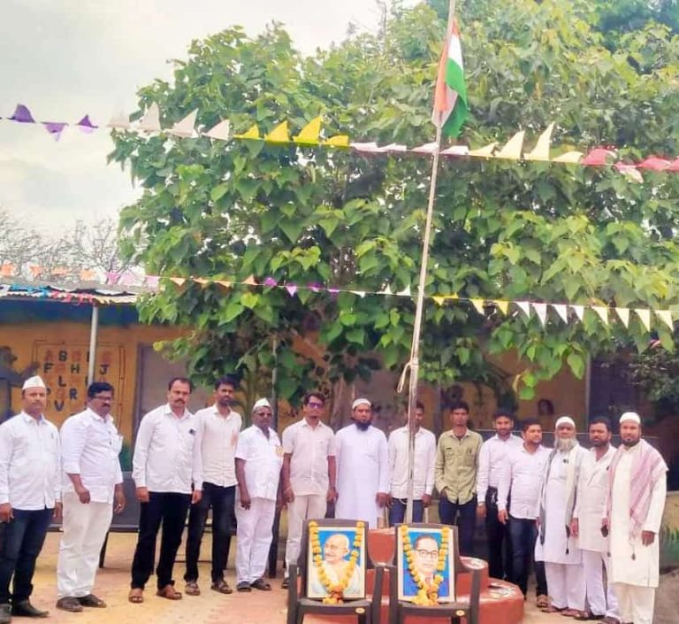 मांजरसुंबा जिल्हा परिषद प्राथमिक शाळेत स्वातंत्र्यदिन उत्साहात साजरा